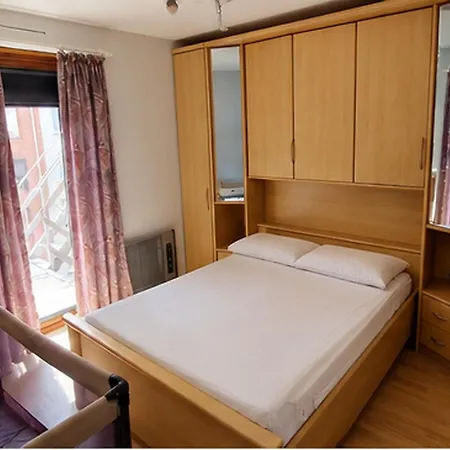 Paradis Zeedijk 4 *
