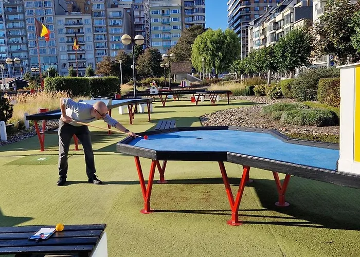 Apartment Paradis Zeedijk 4 *